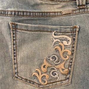 Inc crop curvy fit embroidered jeans